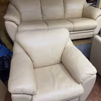 диван кожаный и 2 кресла-100000₽