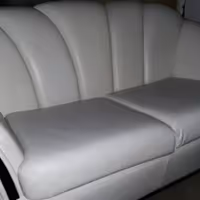 Диван кожаный - 30000р